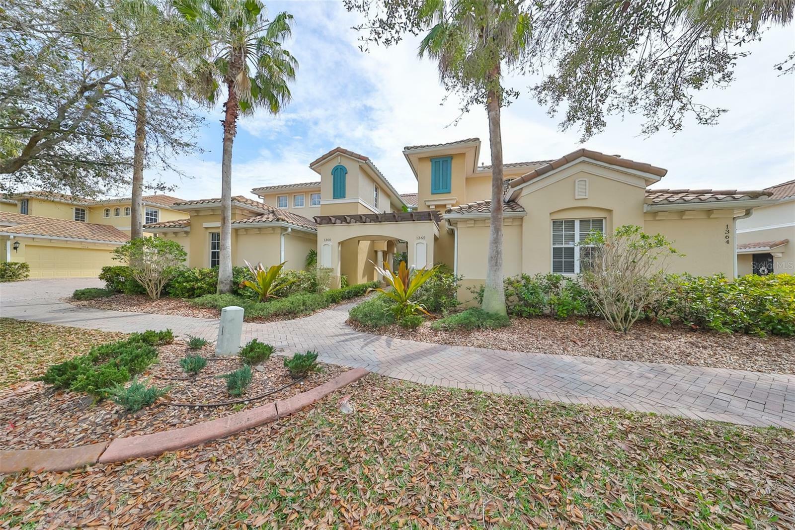 Property Photo:  1360 Emerald Dunes Drive  FL 33573 