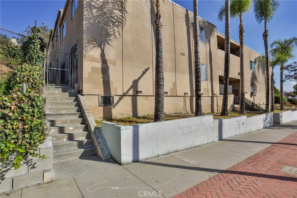 Property Photo:  2539 Wabash Avenue  CA 90033 