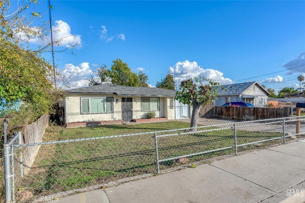 Property Photo:  301 Ohio Drive  CA 93307 