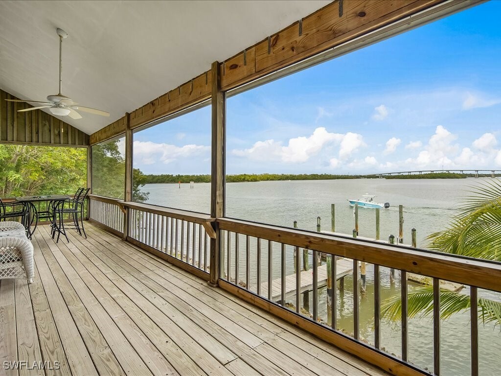 Property Photo:  230 Harbor Place N  FL 34140 