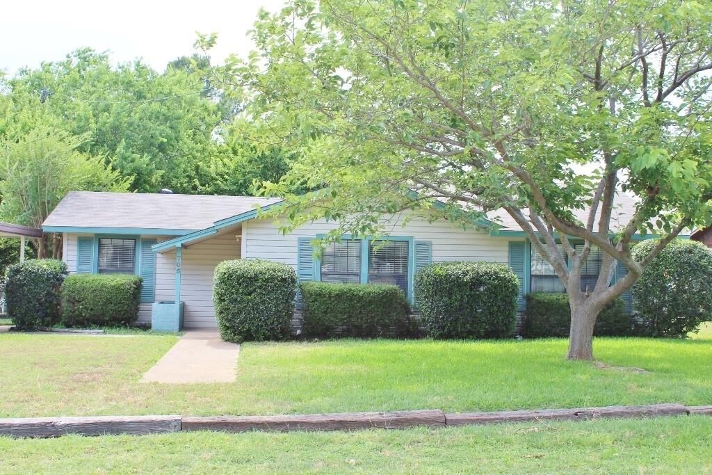Property Photo: 705 N Avenue A TX 76082