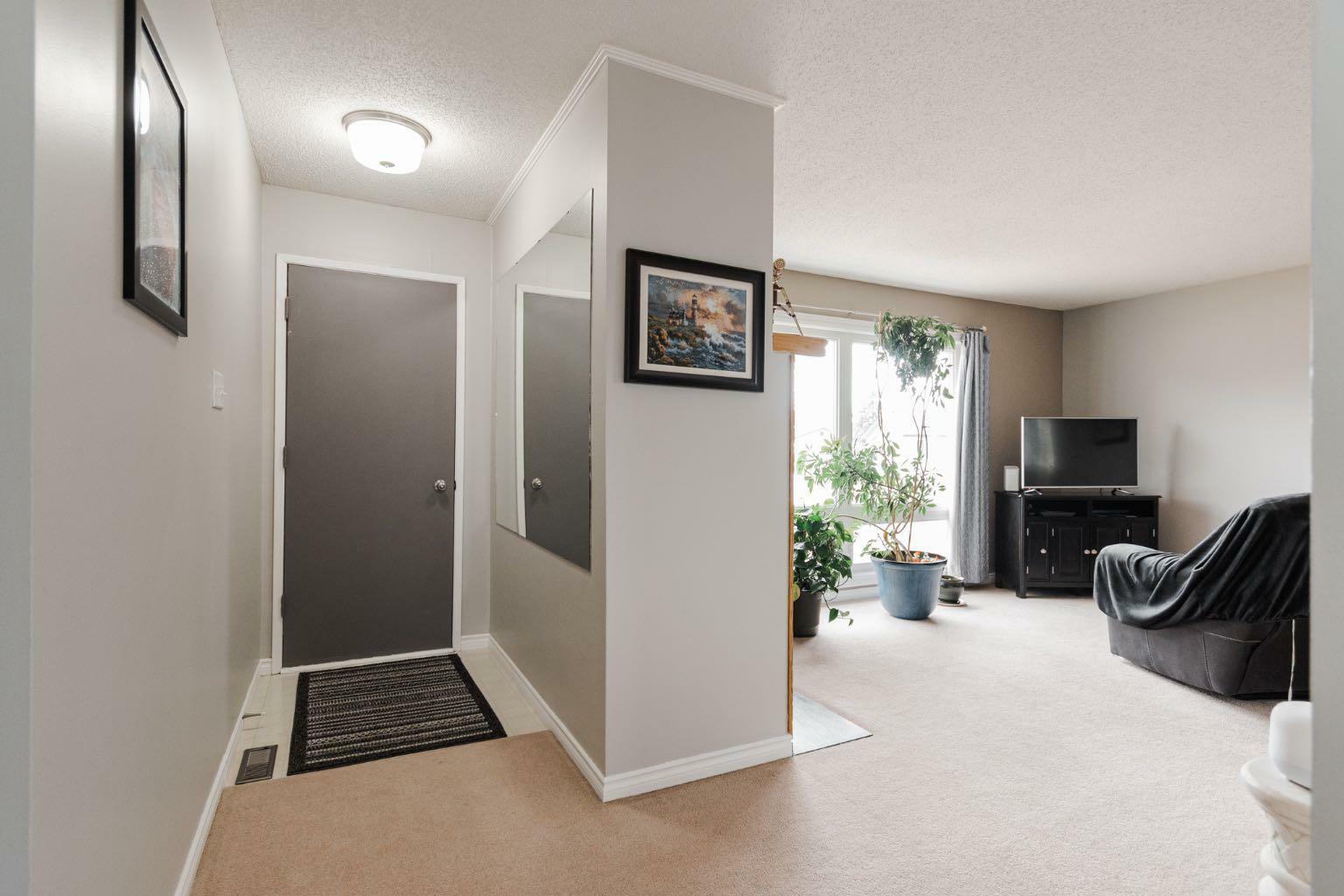 Property Photo:  125 Silvertip Place  AB T9H 3B2 