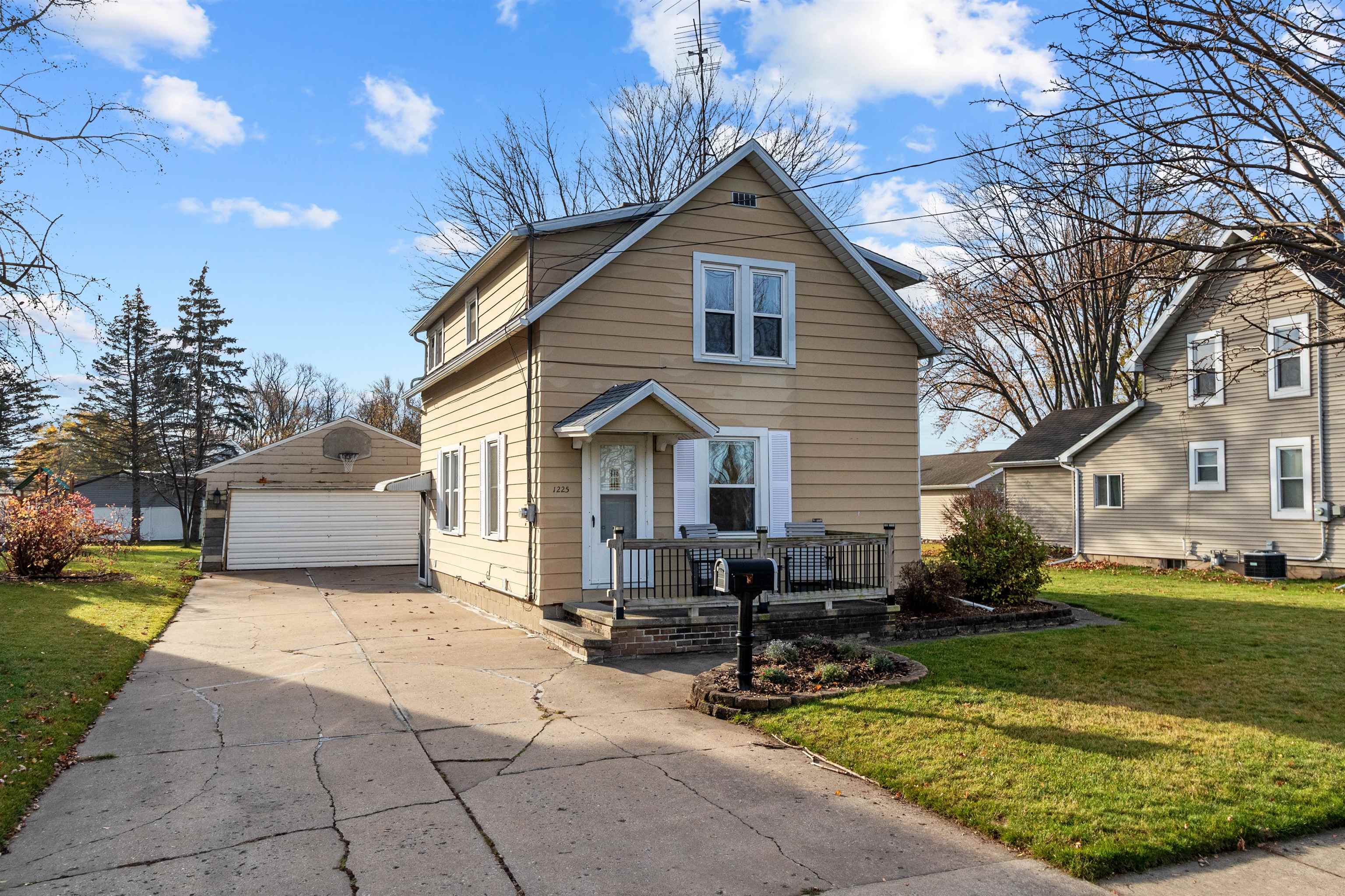 Property Photo:  1225 Hoover Avenue  WI 54140 