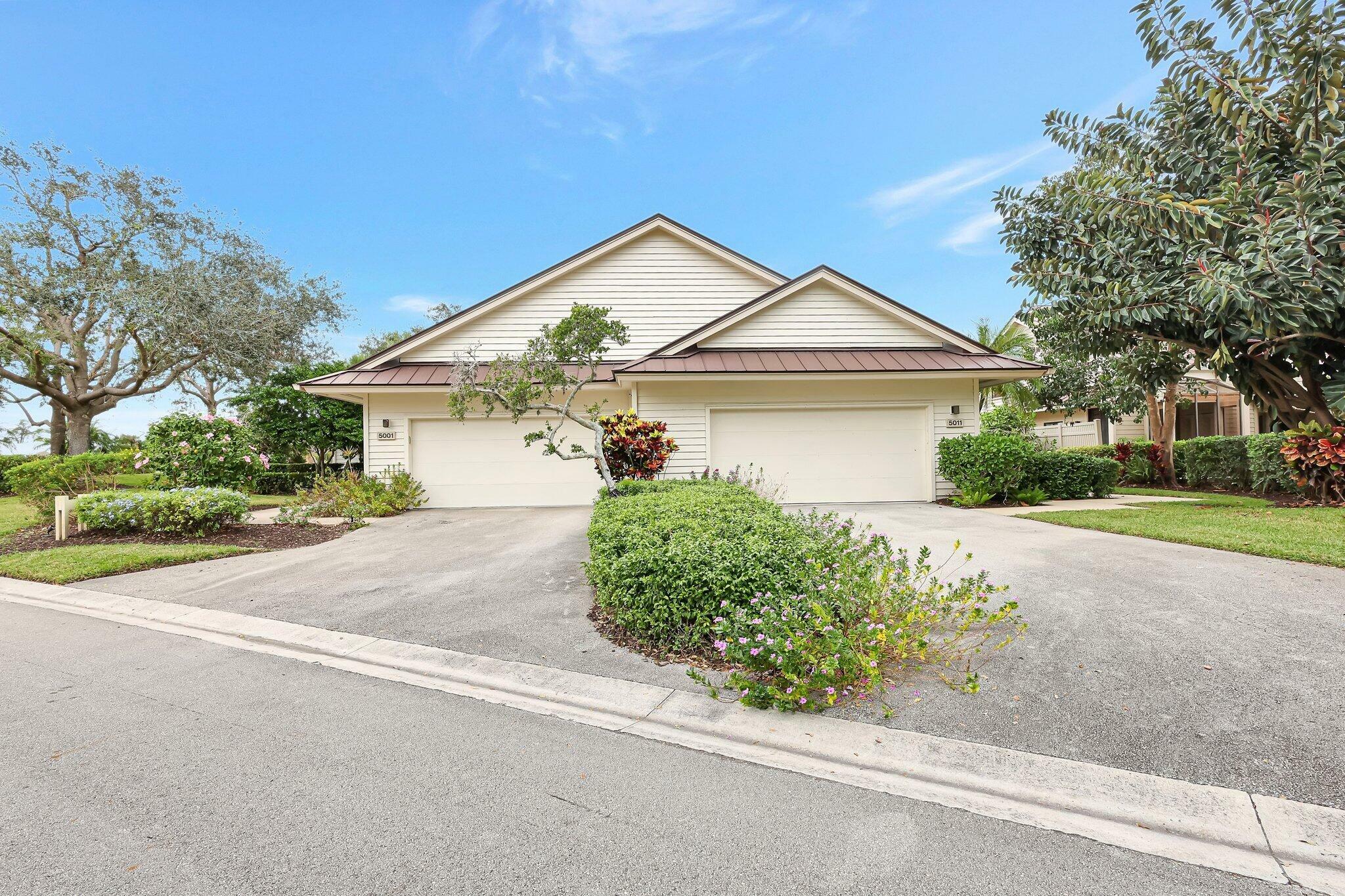 Property Photo:  5001 SE Brandywine Way  FL 34997 