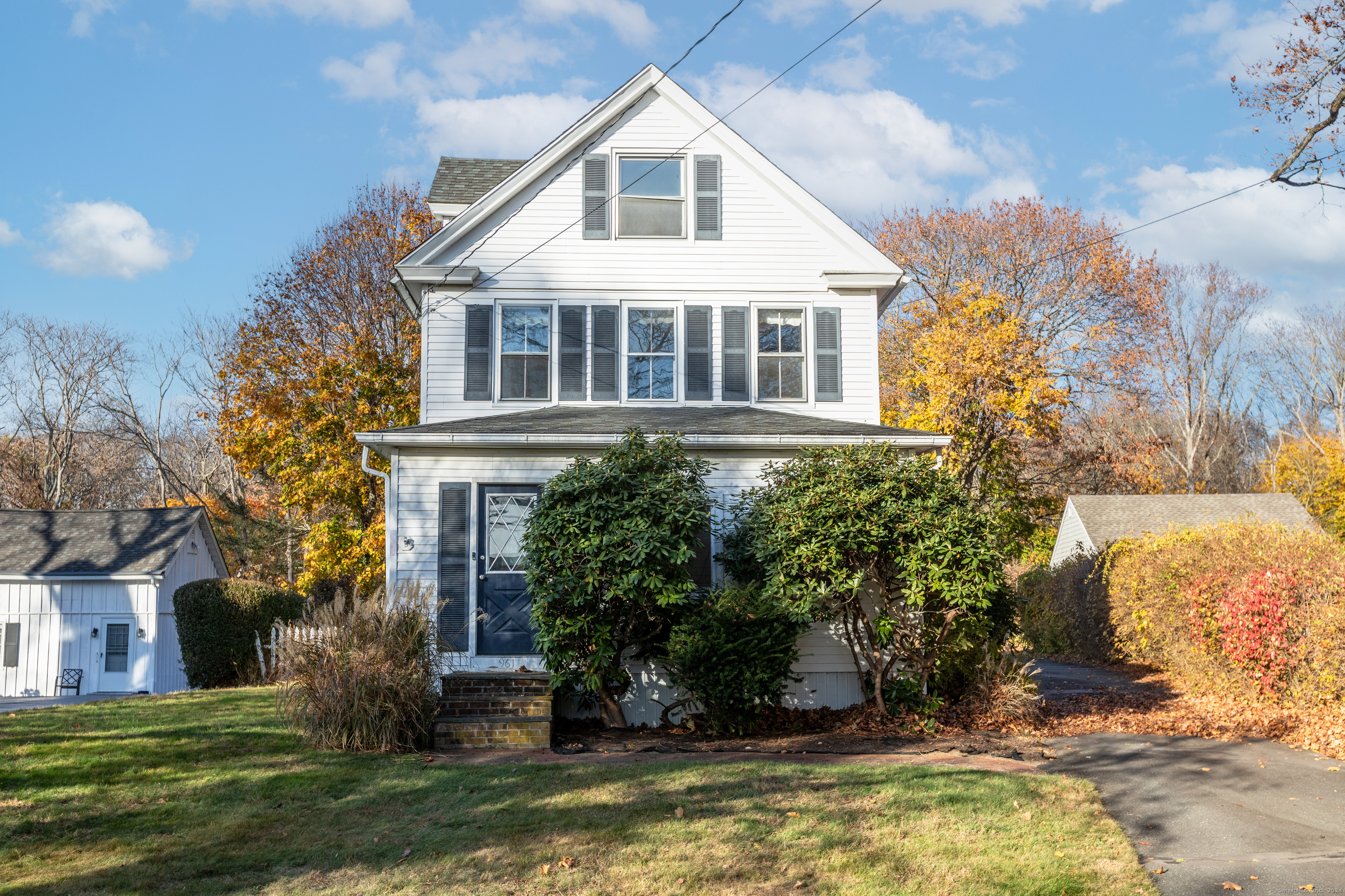 Property Photo:  961 Boston Post Road  CT 06443 