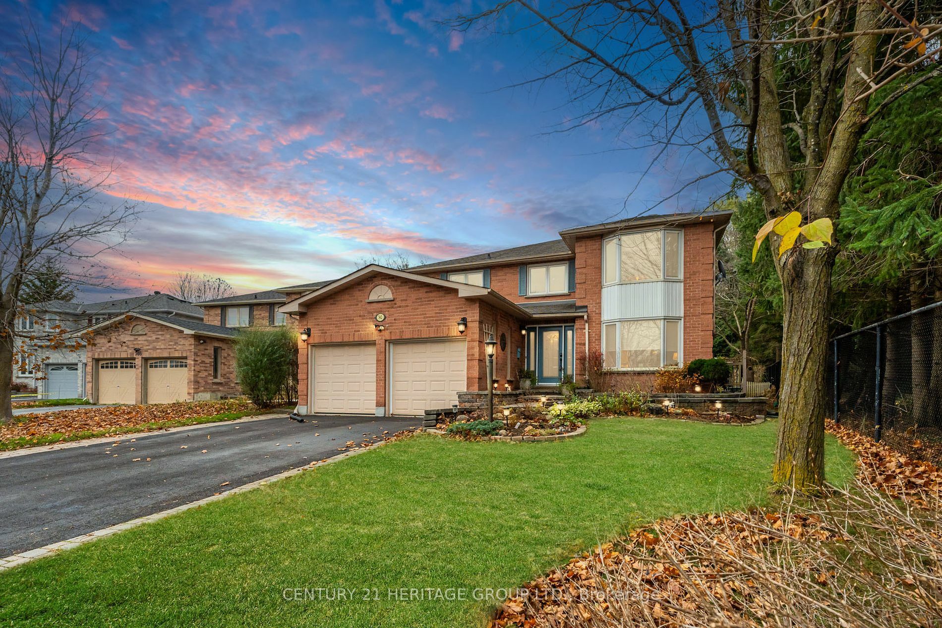 742 Leslie Valley Dr  Newmarket ON L3Y 7J3 photo