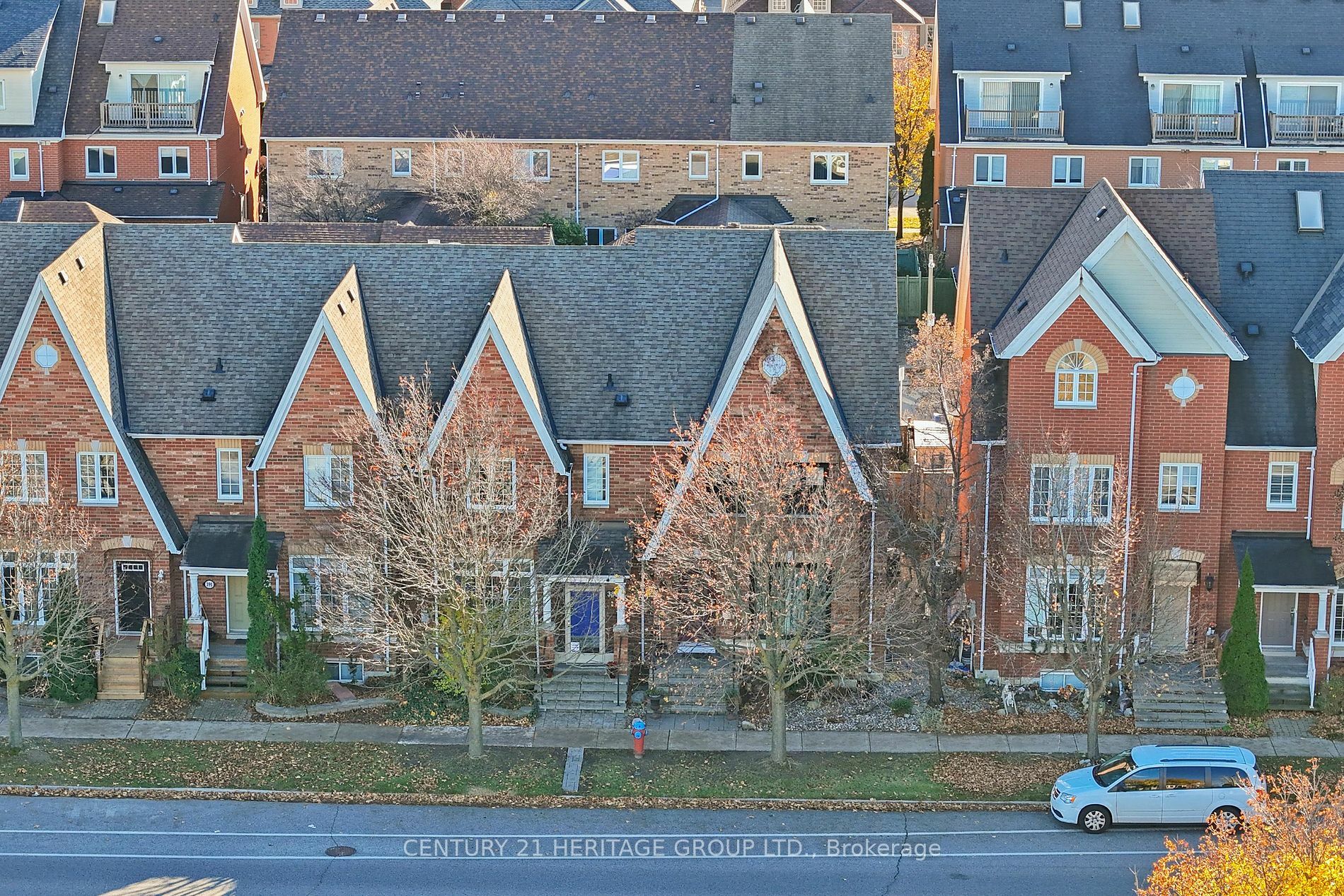 Photo de la propriété:  389 Bantry Ave  ON L4B 4E9 