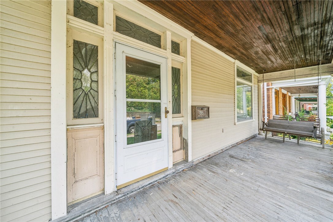 Property Photo:  33 Riverview Dr  PA 15214 