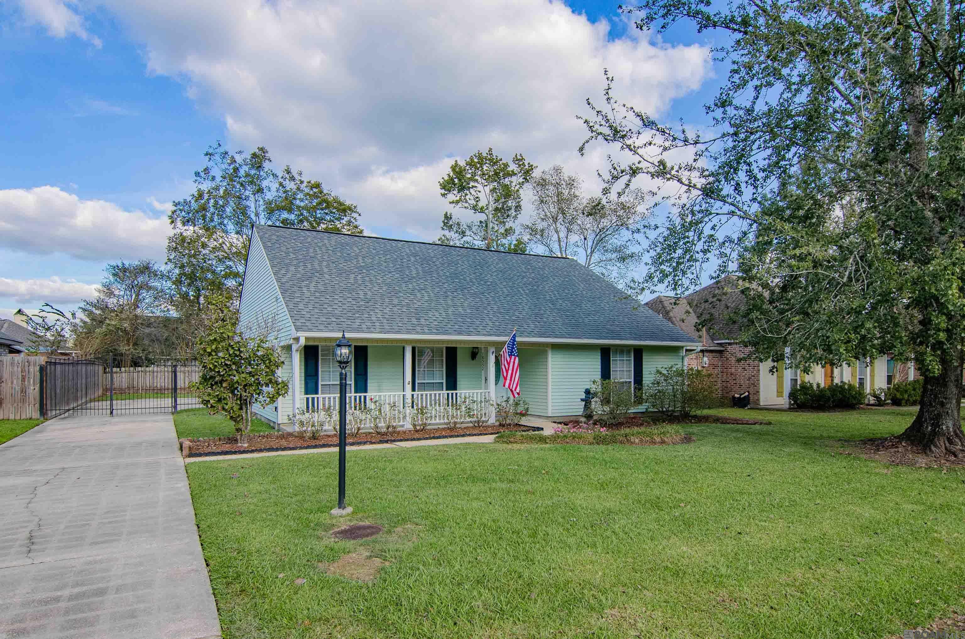 Property Photo:  18552 Red Oak Dr  LA 70769 