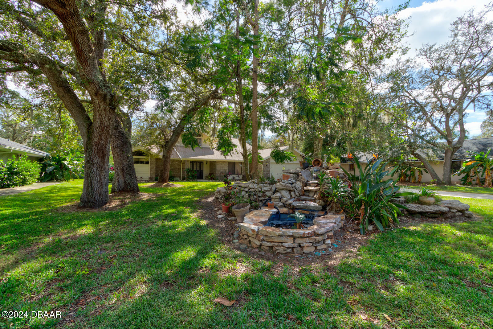 Property Photo:  1866 E Spruce Creek Boulevard  FL 32128 