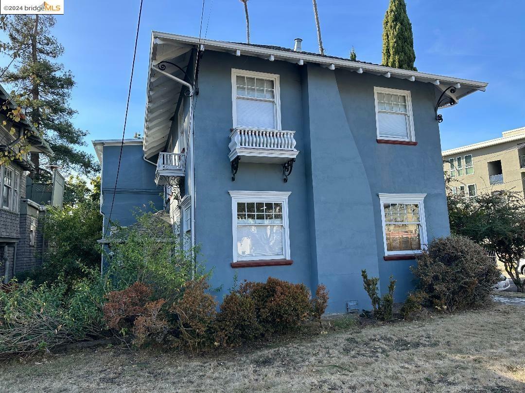 Property Photo:  353 Bellevue Ave  CA 94610 