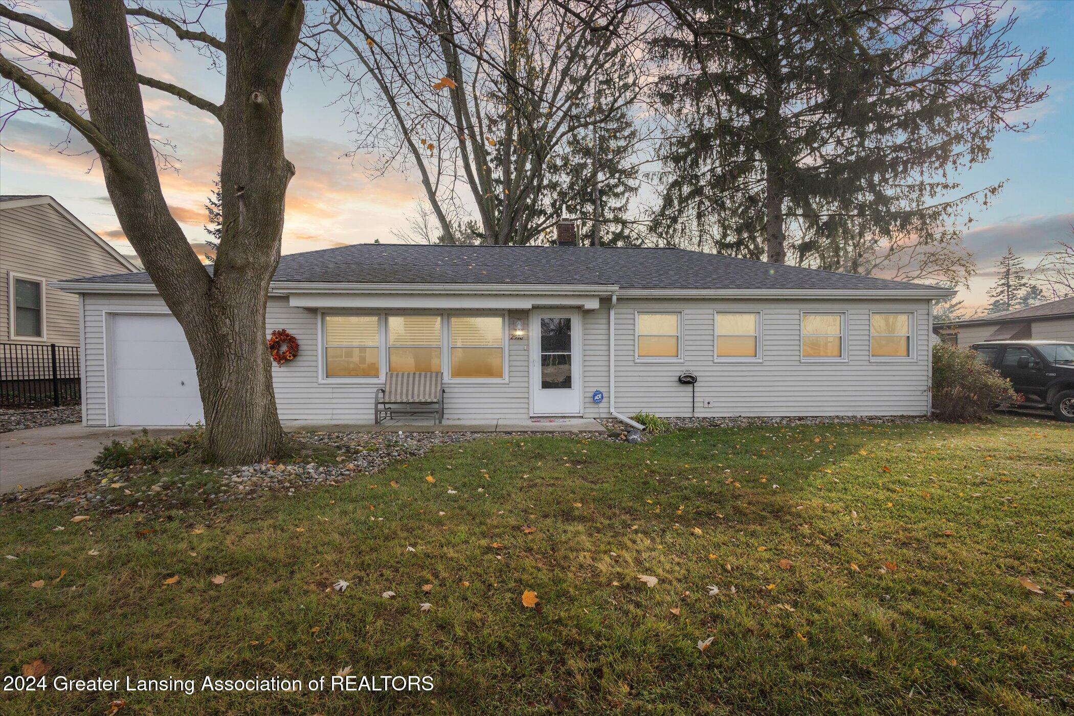 Property Photo:  2510 Westbury Road  MI 48906 