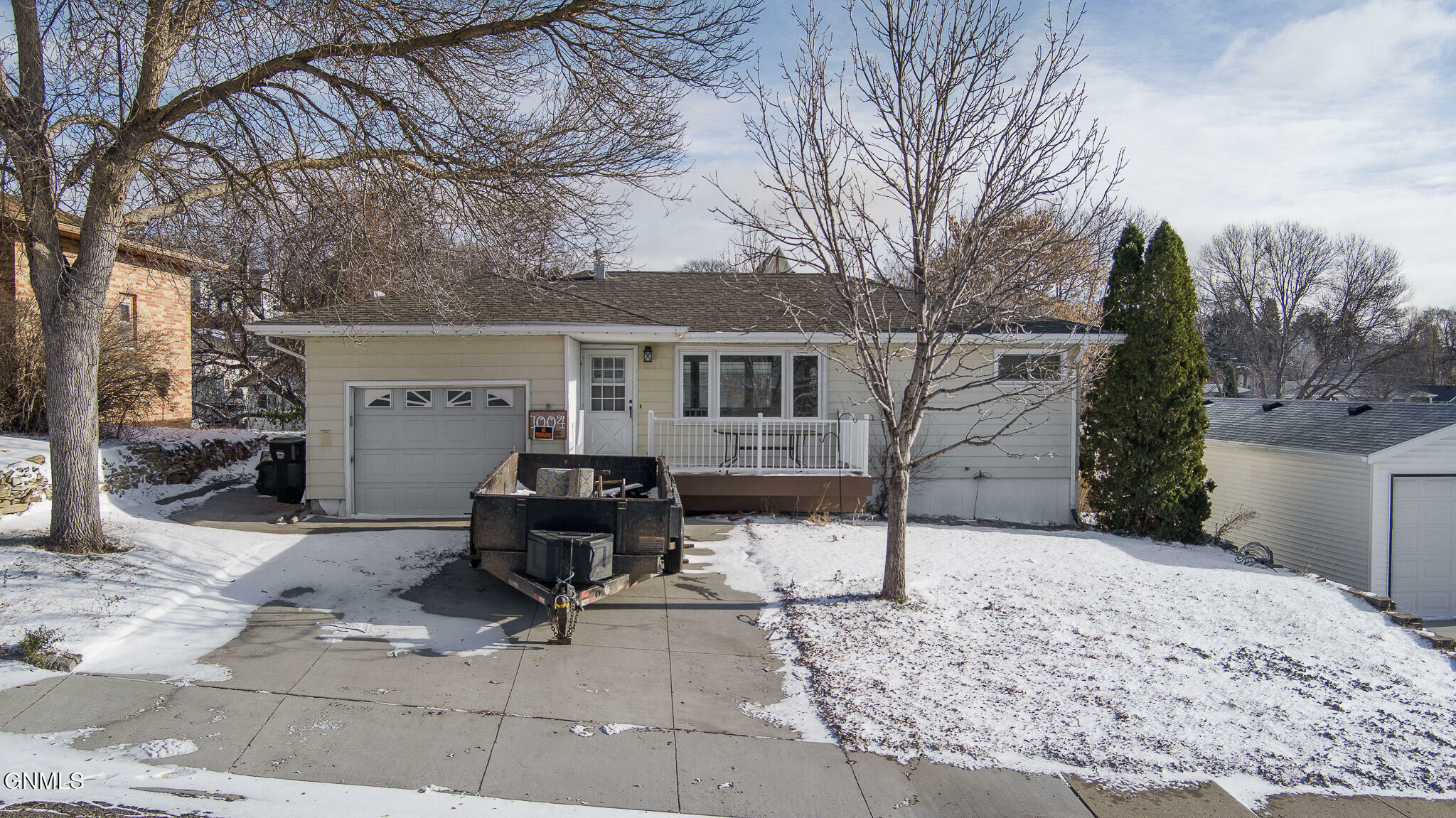Property Photo:  1004 5th Avenue NW  ND 58554 