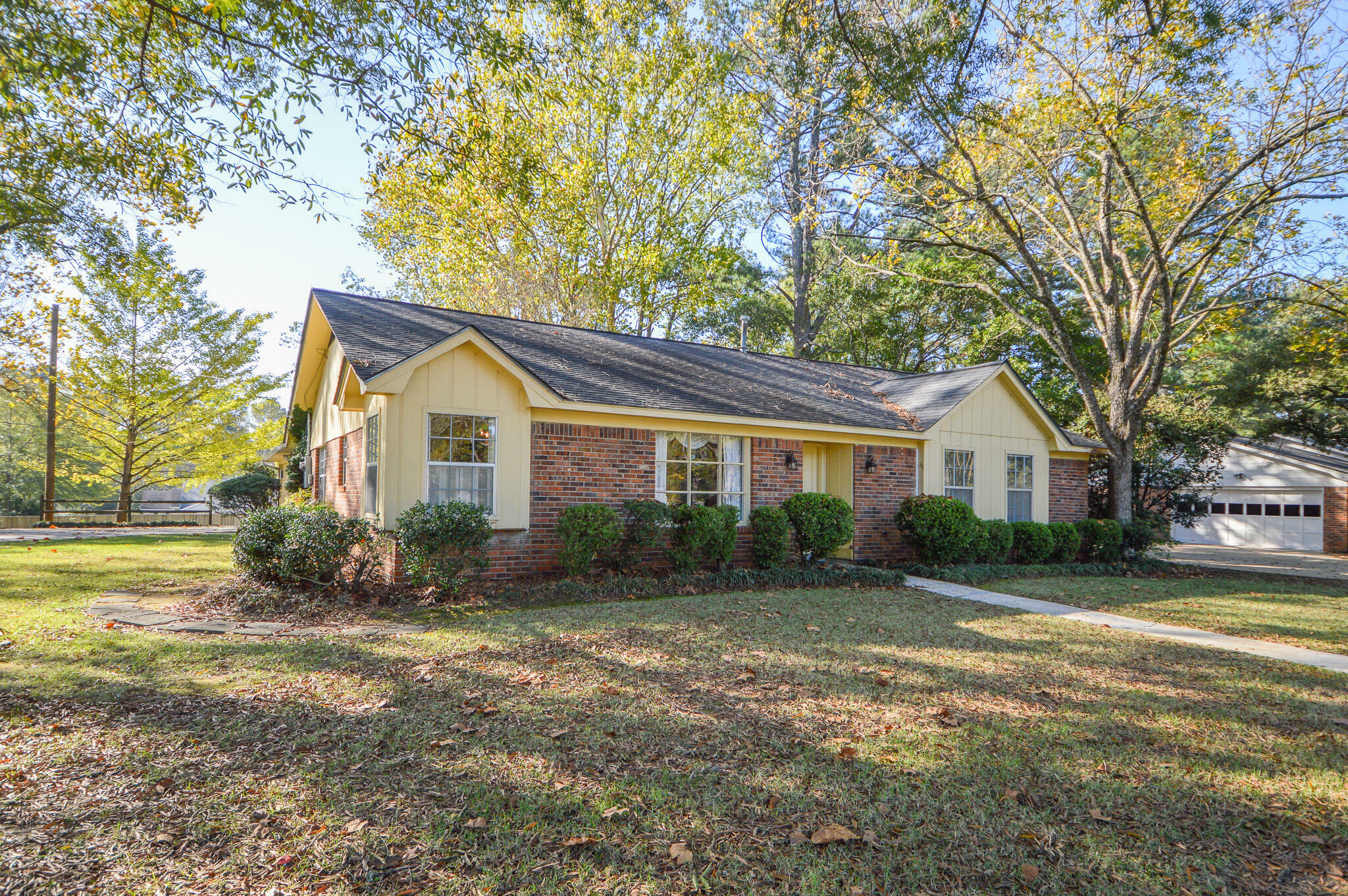 Property Photo:  107 Grand Ridge Road  MS 39759 