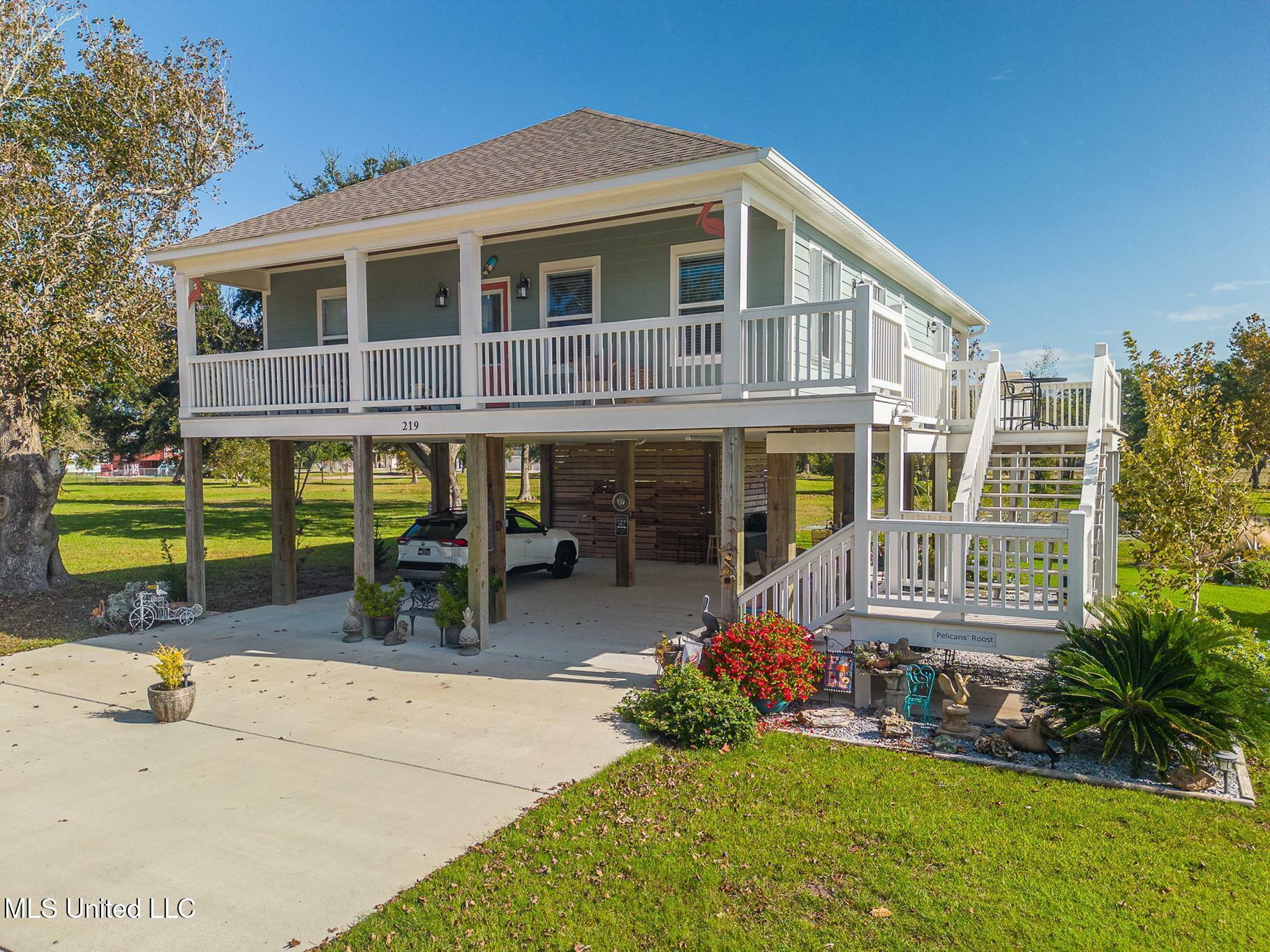 Property Photo:  219 Oak Gardens Avenue  MS 39560 