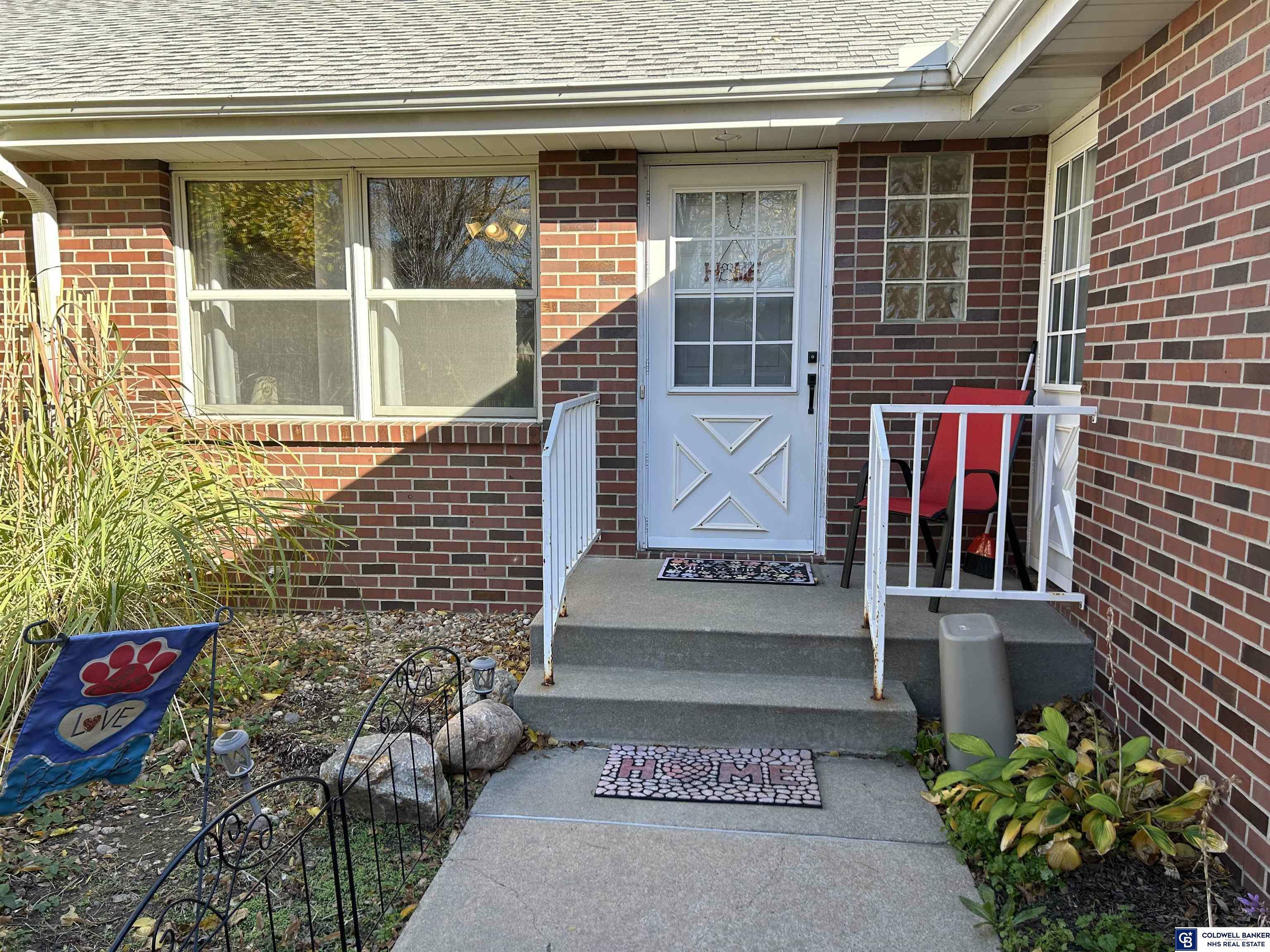 Property Photo:  1512 Kingston Road  NE 68506 