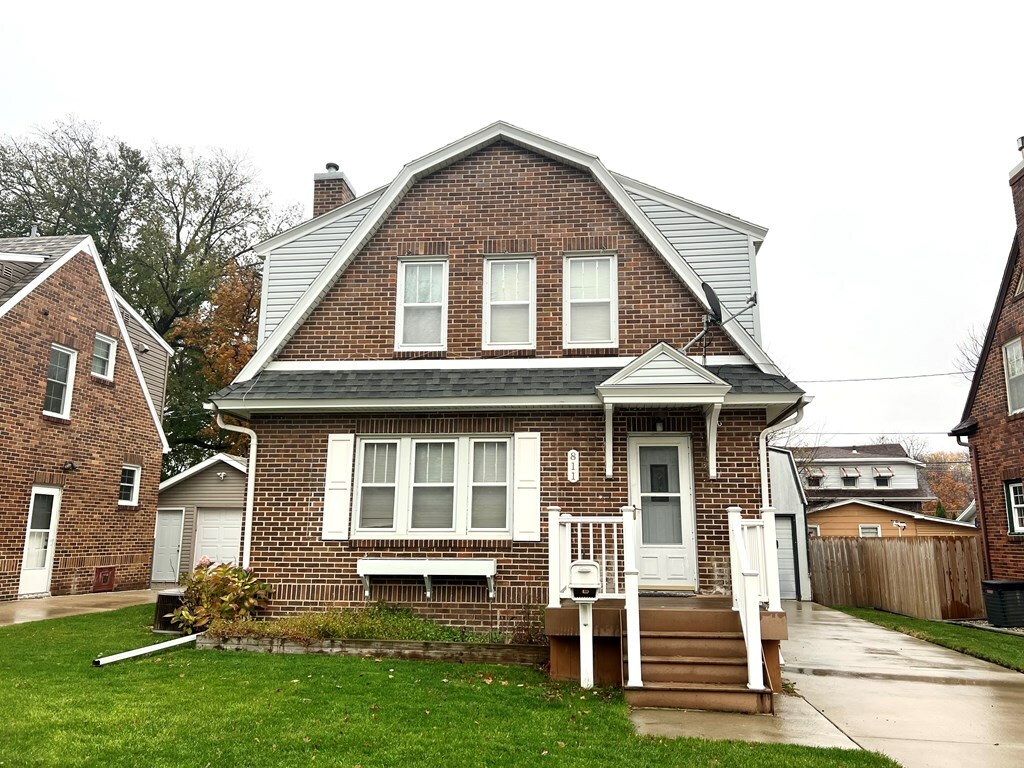 Property Photo: 811 N 21st St IA 50501