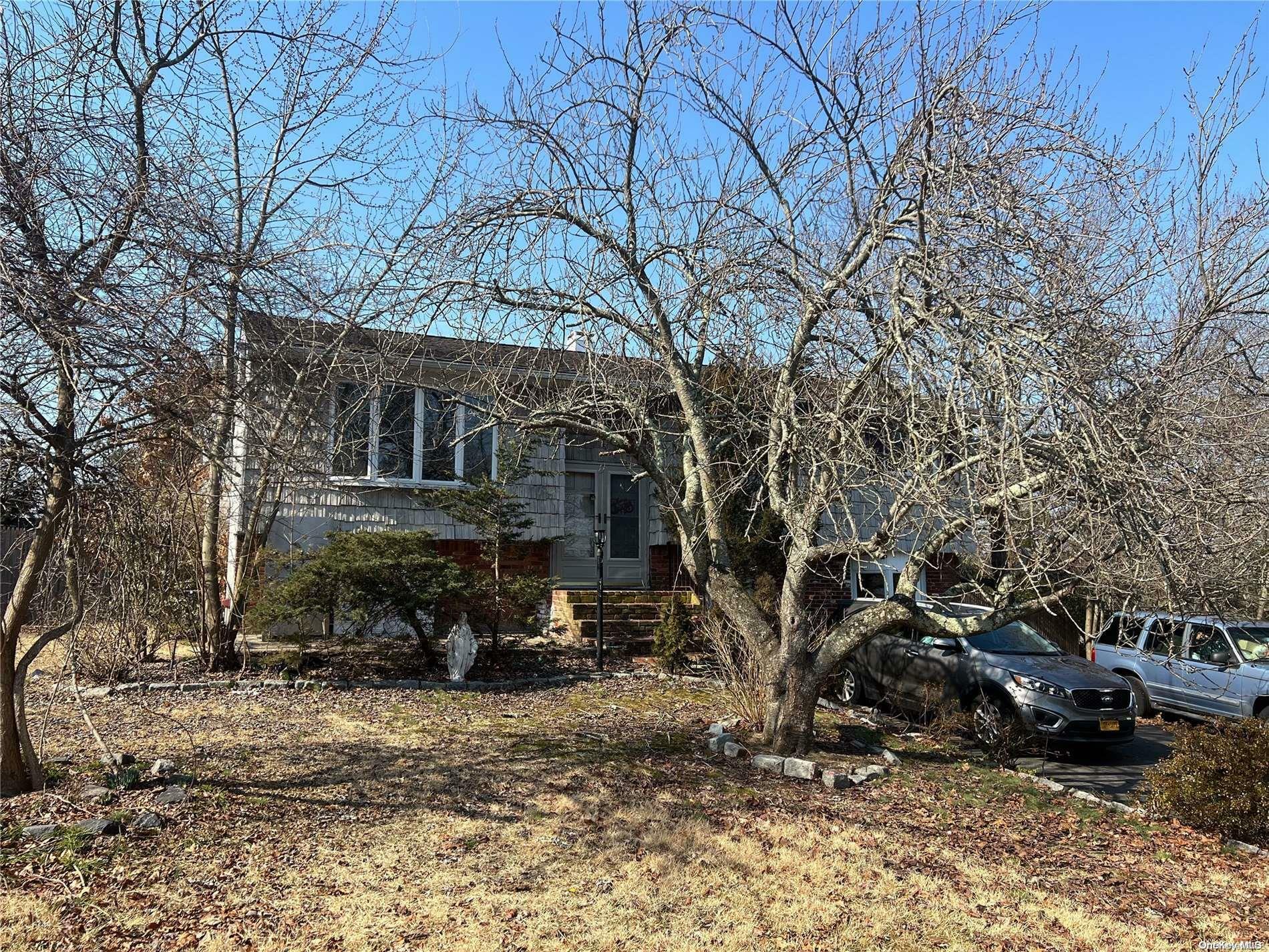 Property Photo:  16 Rogers Lane  NY 11787 