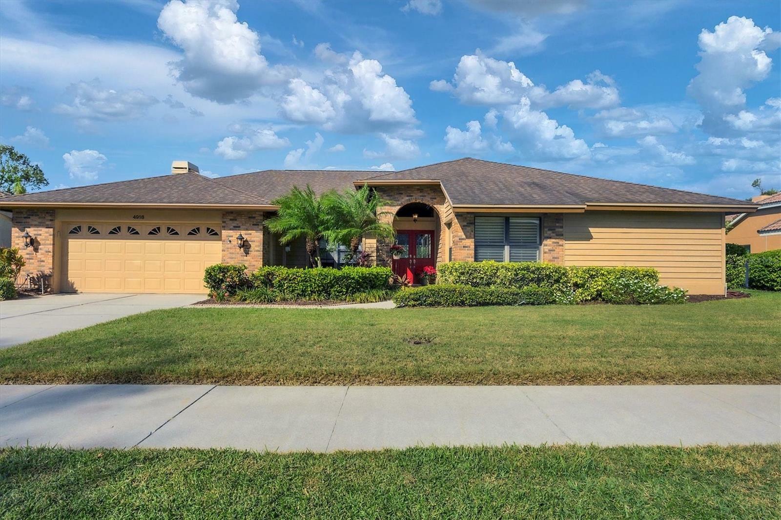 Property Photo: 4918 Fallcrest Circle FL 34233