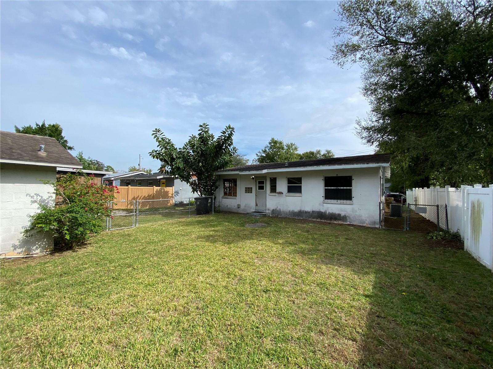 Property Photo:  1000 N Forest Avenue  FL 32803 