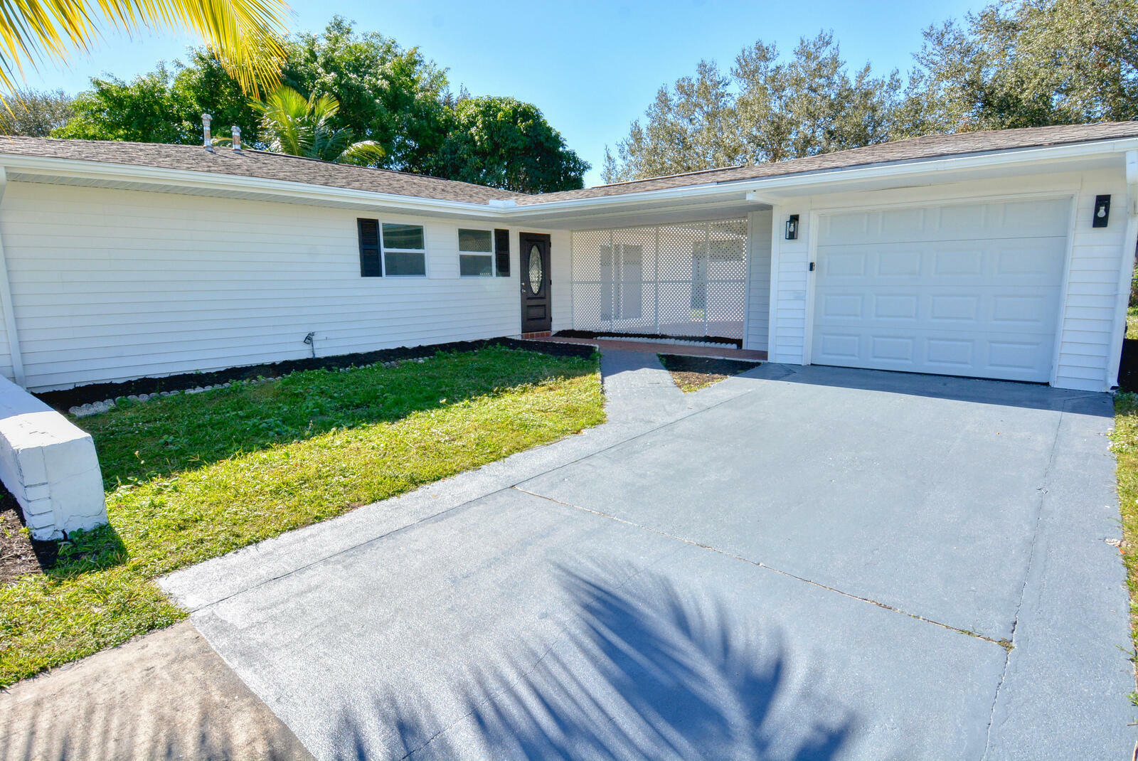 Property Photo:  316 NE Orchard Street  FL 34983 