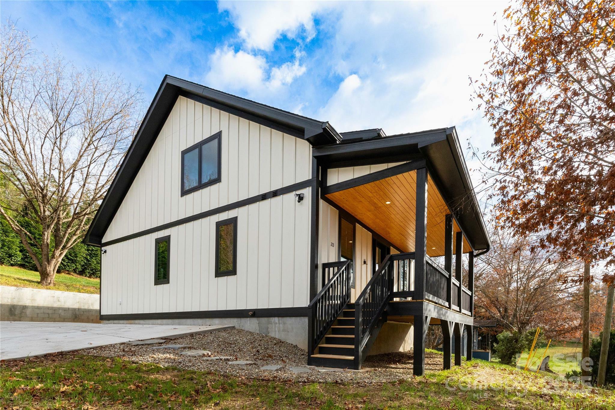Property Photo: 213 New Stock Road NC 28804