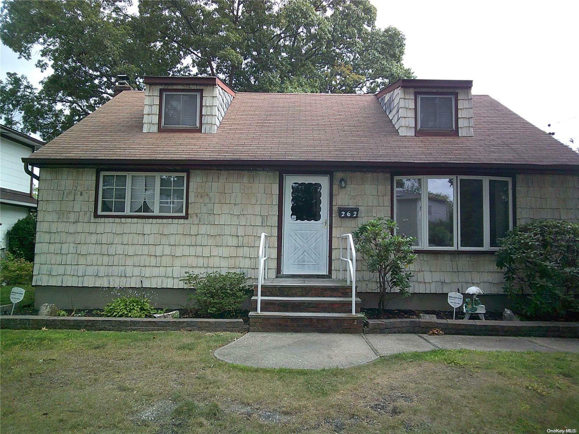 262 Waldo Street  Copiague NY 11726 photo