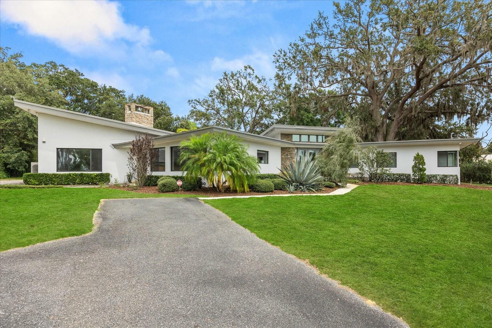 Property Photo: 12550 Lakeshore Drive FL 34711