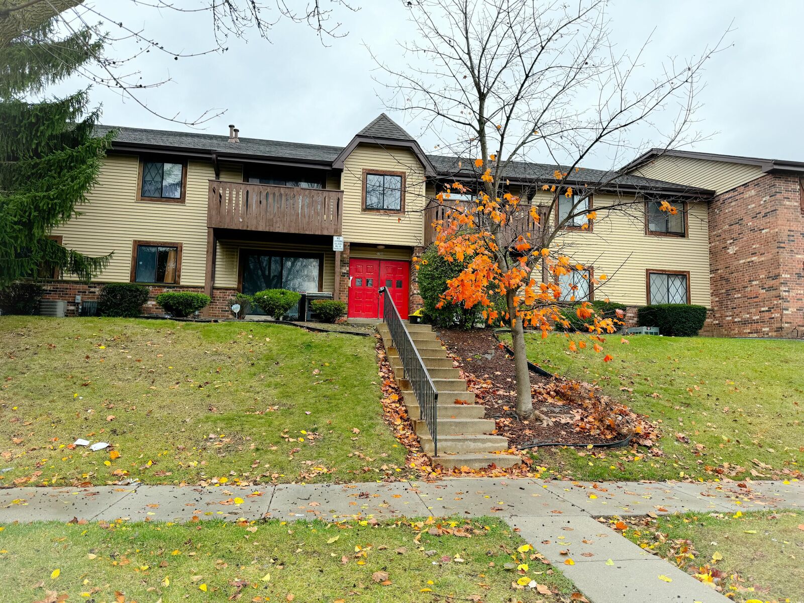 Property Photo: 7721 N 60th St 102 WI 53223