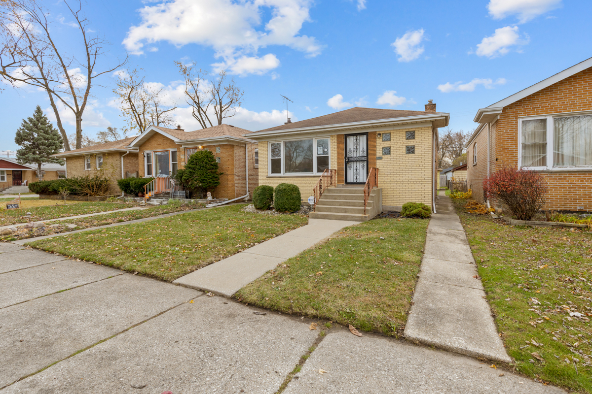 Property Photo:  62 E 144th Street  IL 60827 