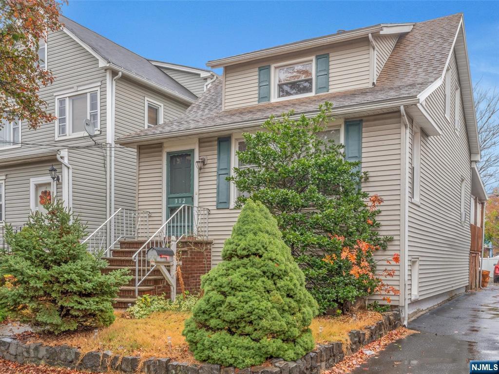 Property Photo:  312 Weart Avenue  NJ 07071 
