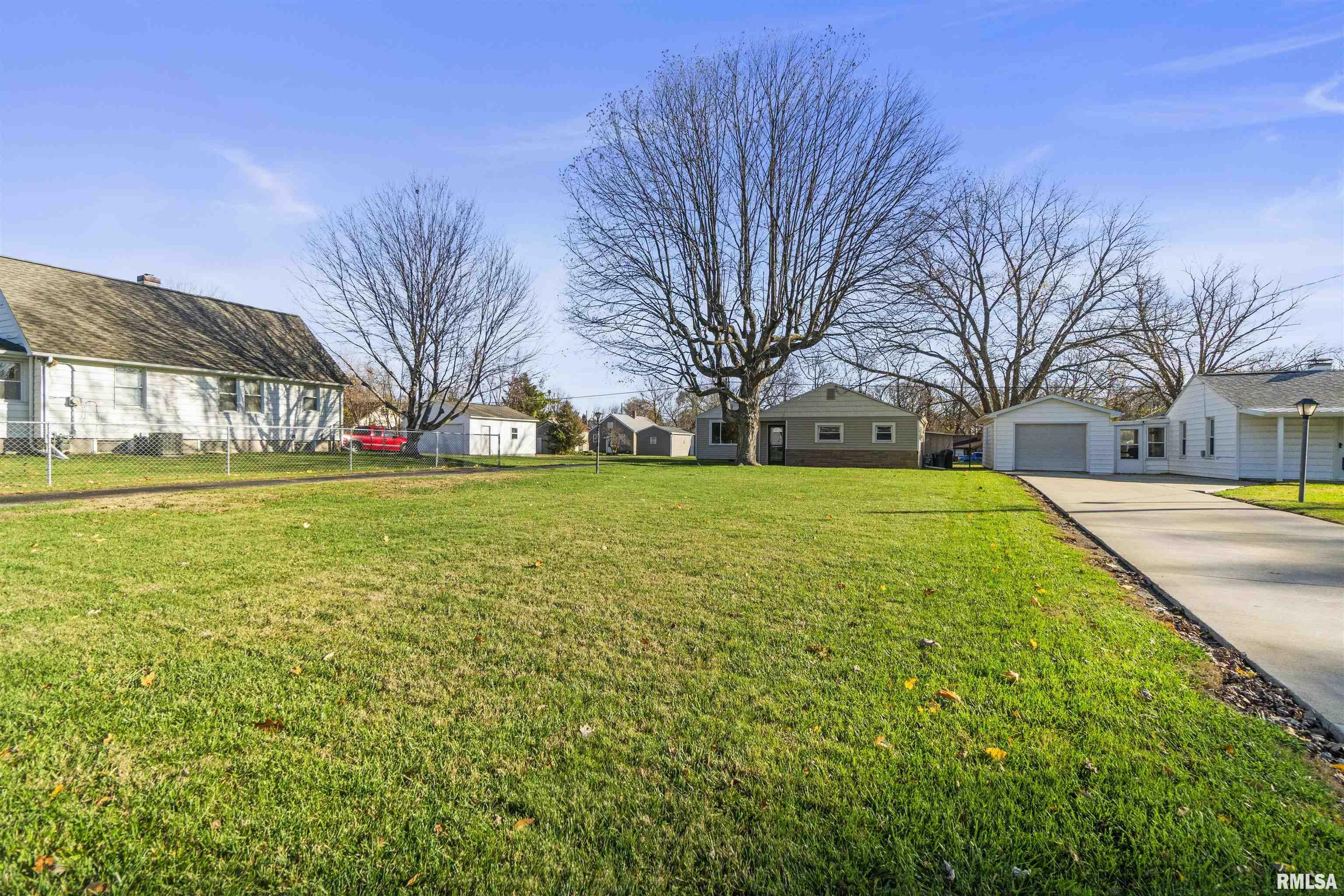 Property Photo:  210 Anna Street  IL 61607 