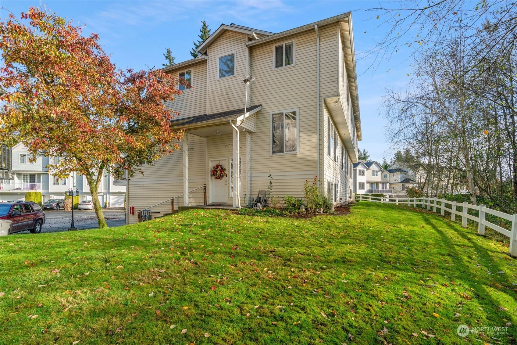 Property Photo:  10420  Holly Dr D  WA 98204 