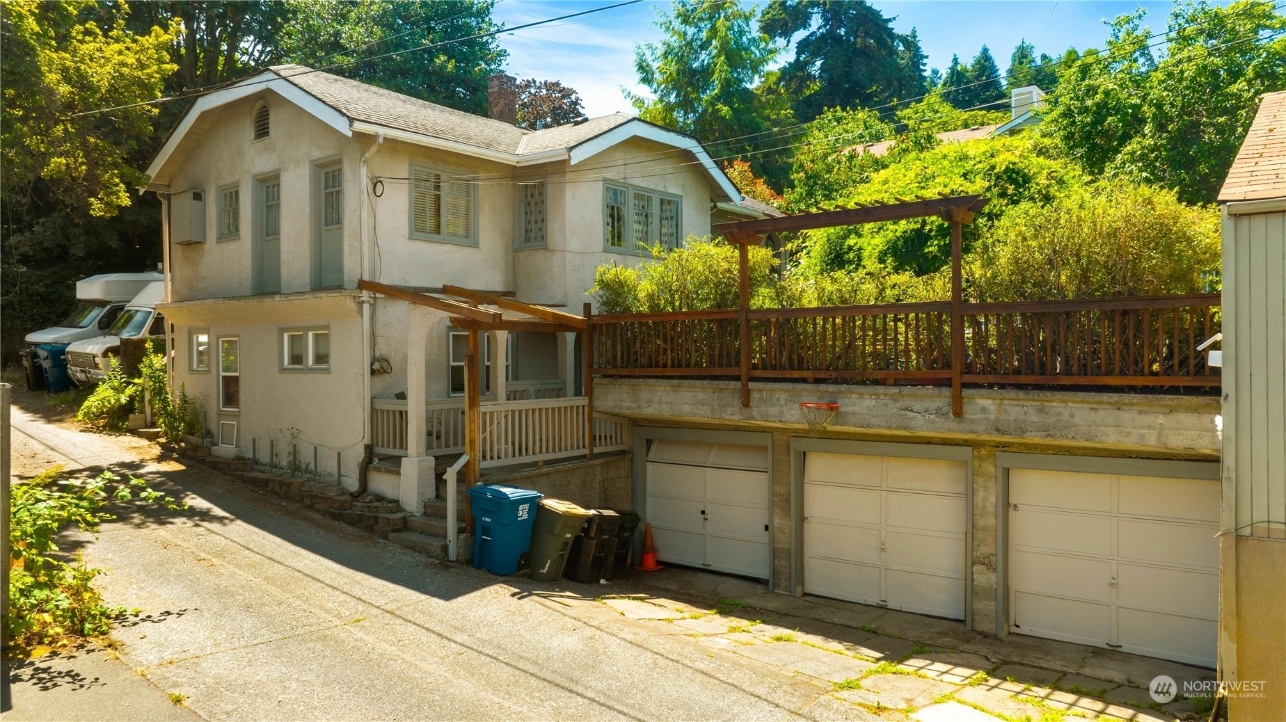 Property Photo:  3036 4th Ave W  WA 98119 