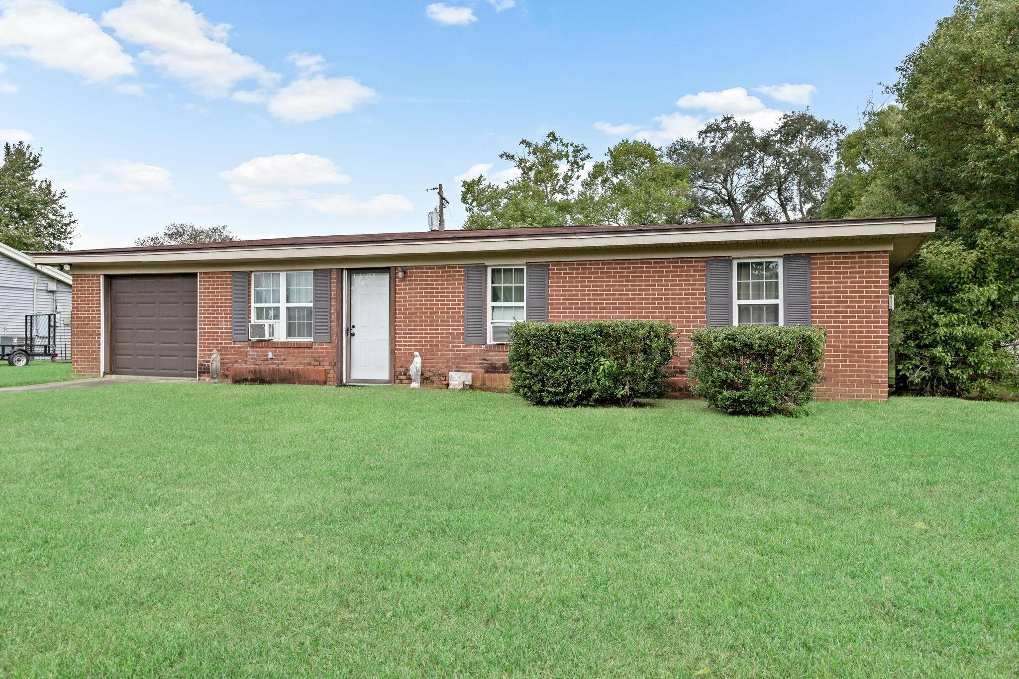 Property Photo:  305 Elizabeth  TX 77611 