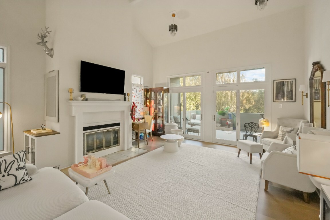 Property Photo:  4231 Westlake Drive H1  TX 78746 