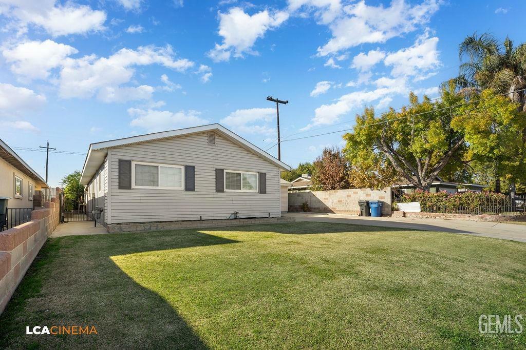 Property Photo:  409 Sanford Drive  CA 93308 