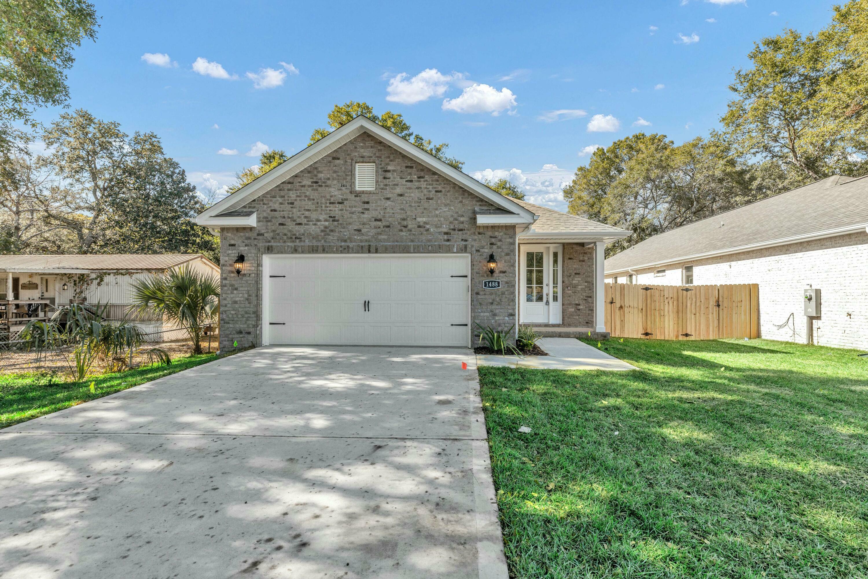 Property Photo:  1488 Pine Street  FL 32578 