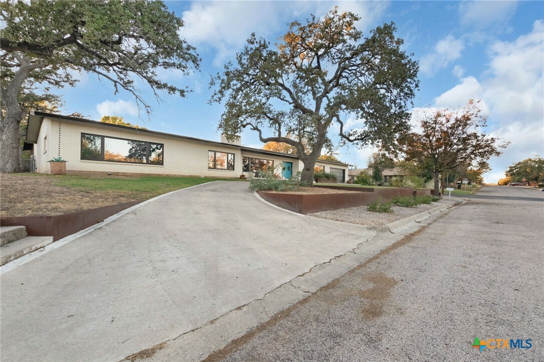 Property Photo:  204 S Race Street  TX 76550 