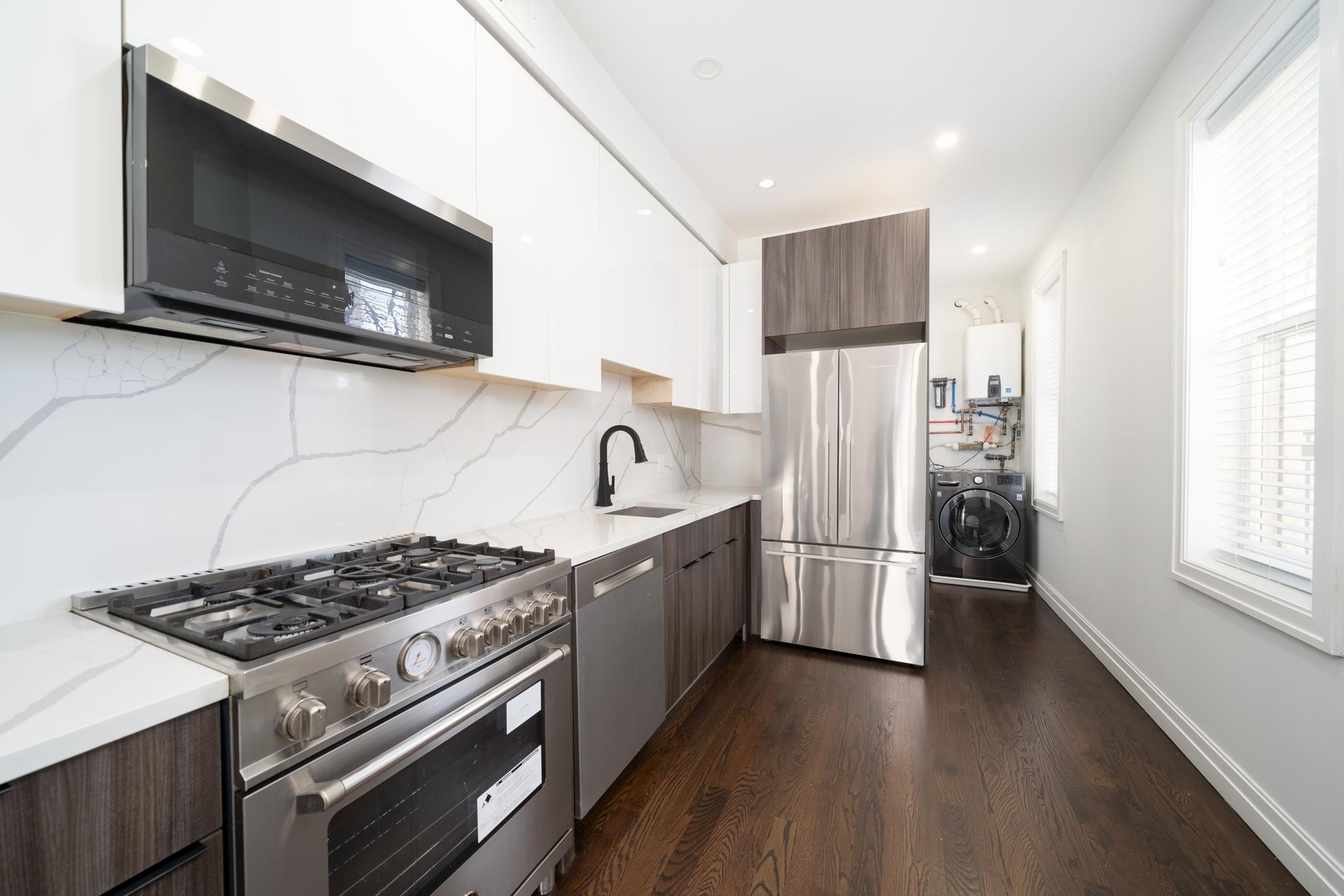 Property Photo:  6 Webster Ave 3L  NJ 07307 