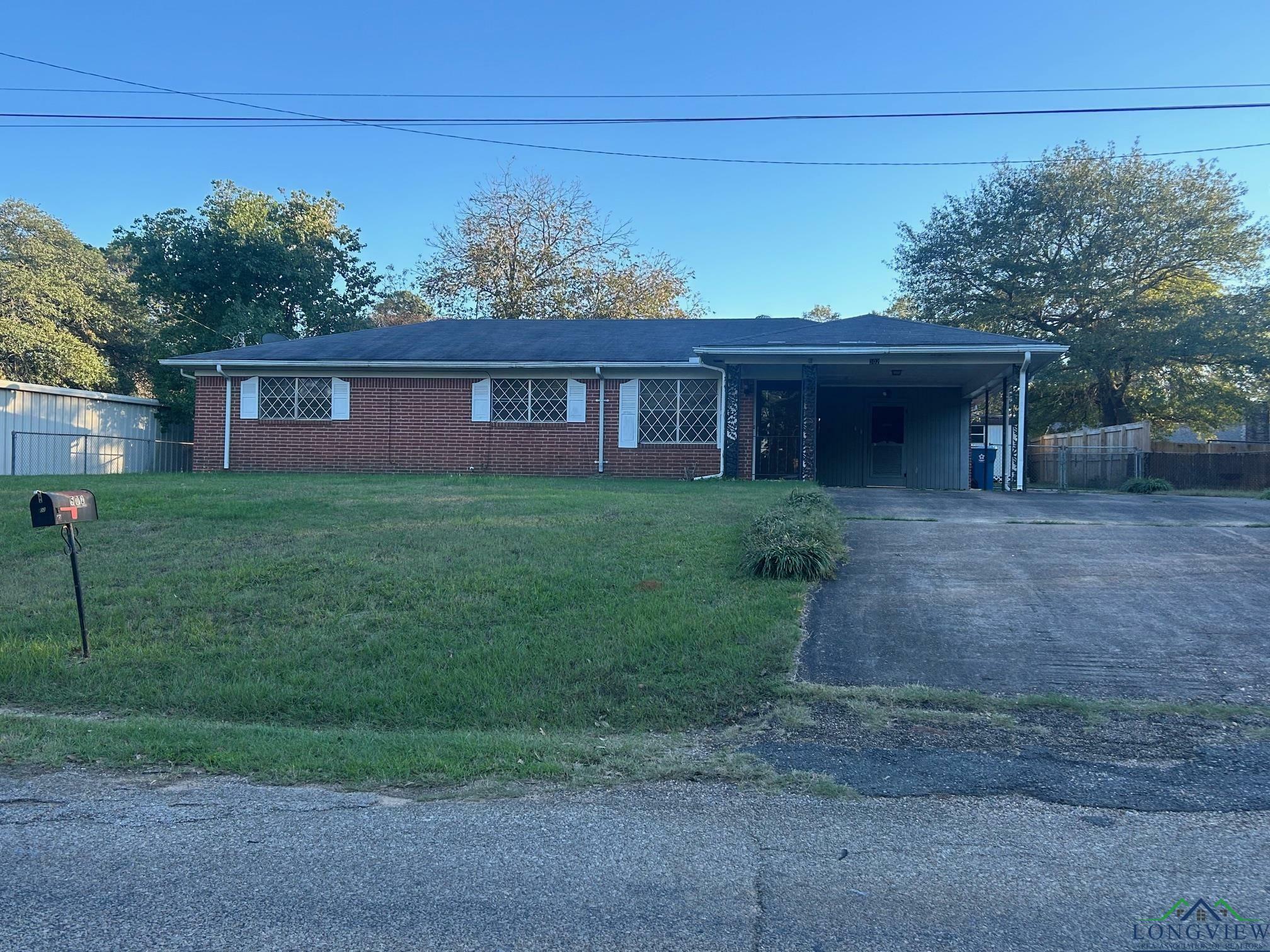 Property Photo:  502 Pocono St  TX 75672-7640 