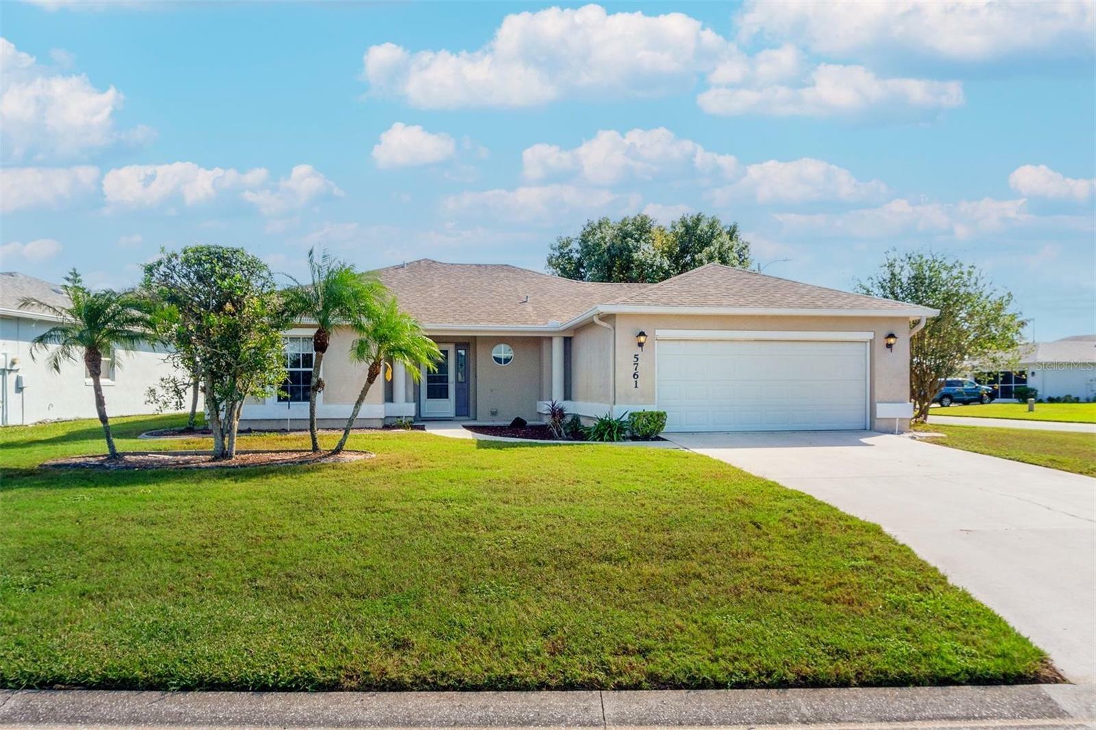 Property Photo: 5761 Macaw Place FL 33809