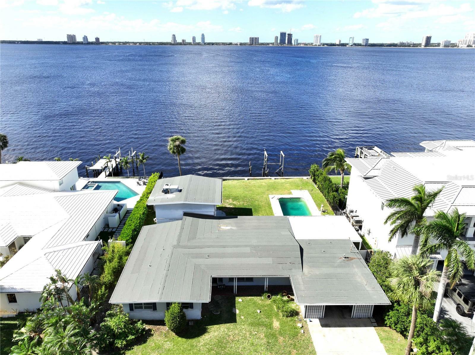 Property Photo:  560 Riviera Drive  FL 33606 