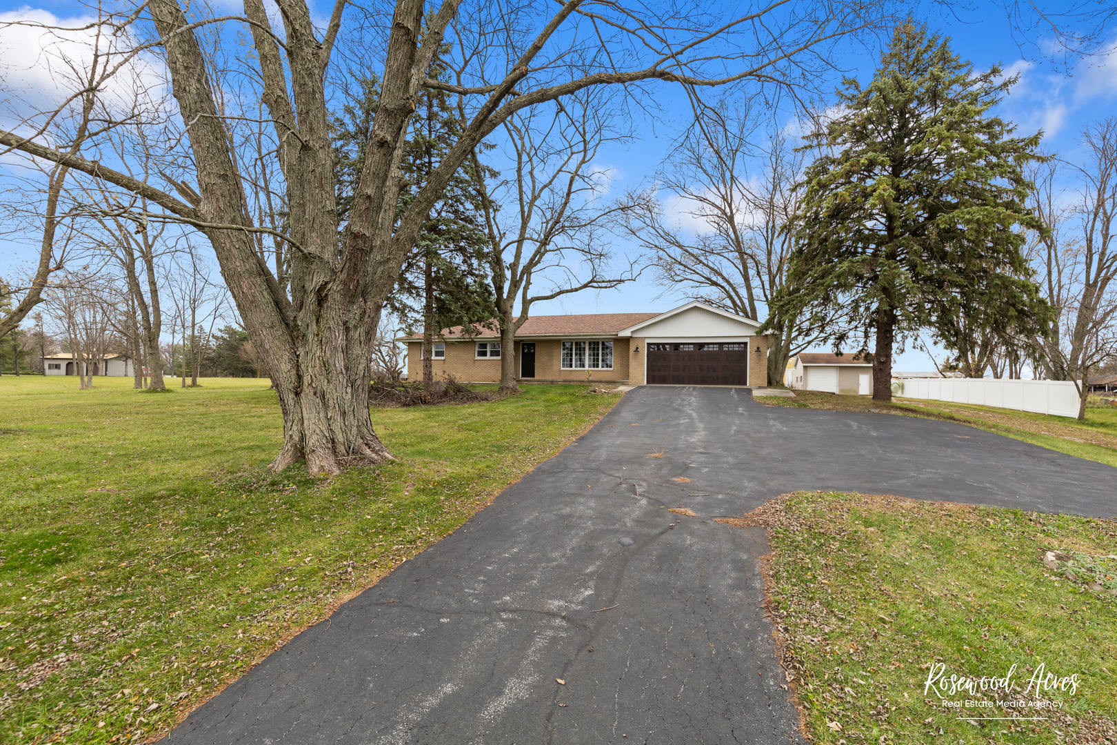 Property Photo:  2565 E Offner Road  IL 60401 