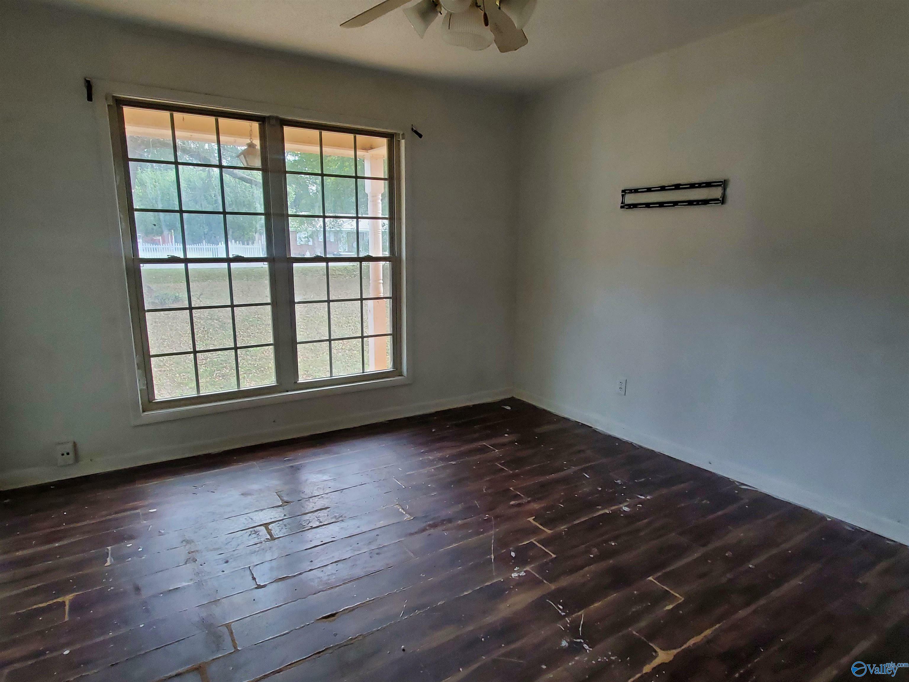 Property Photo:  1121 Woodall Road SW  AL 35603 