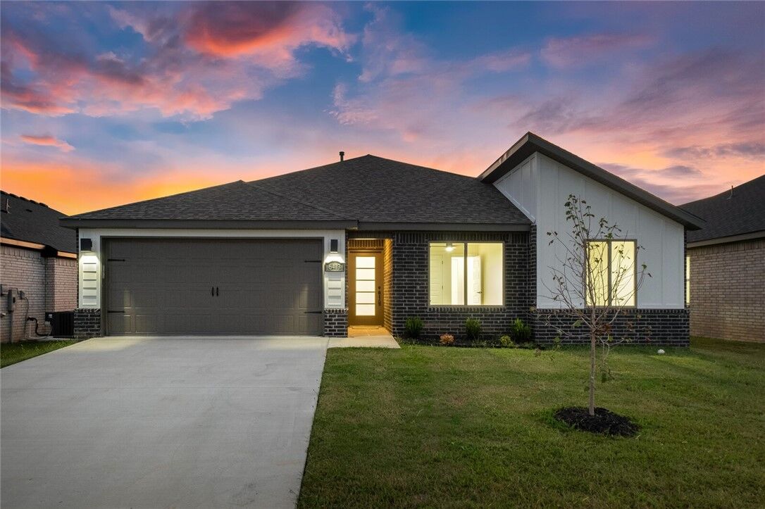 Property Photo:  6413 NW Harley Street  AR 72713 