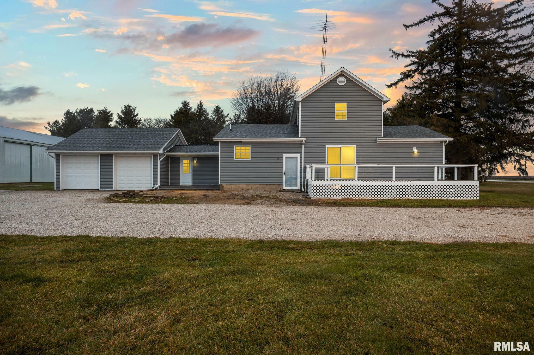 Property Photo:  1097 County Road 1900 E  IL 61711 