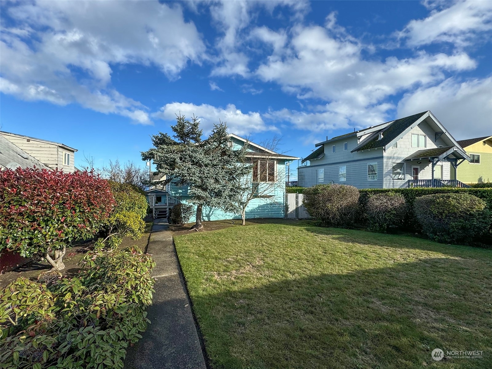 Property Photo:  1431 W 5th Street  WA 98363 