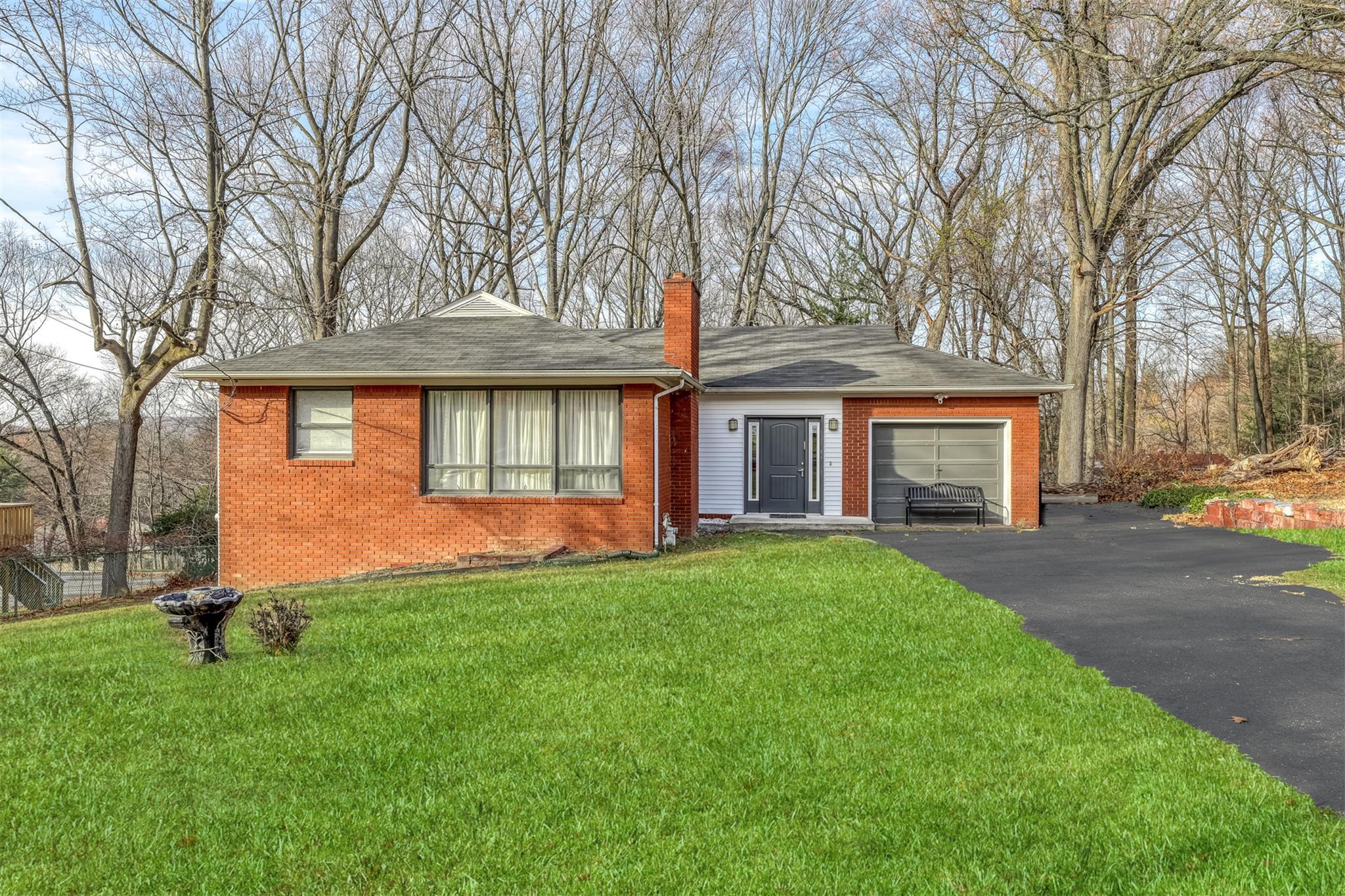 Property Photo:  12 Woodland Place  NY 10952 
