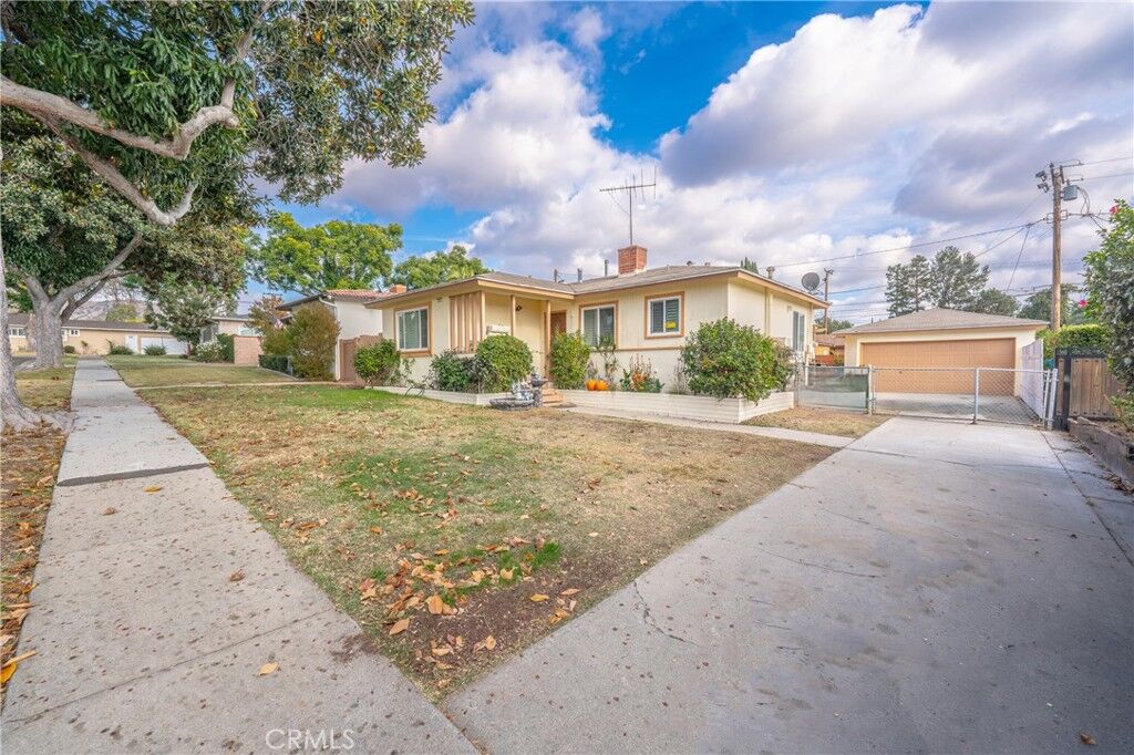 Property Photo:  8314 Edmaru Avenue  CA 90605 